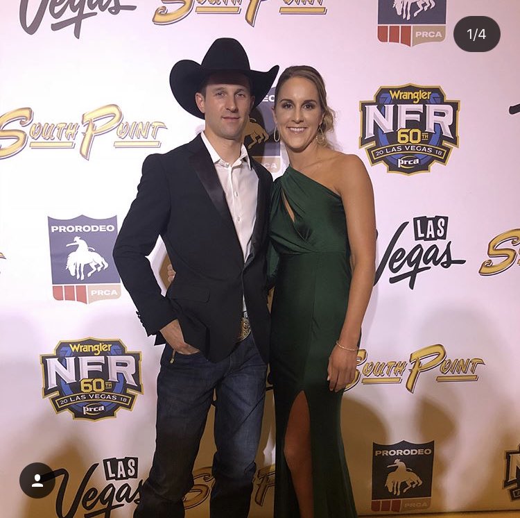 rodeolifeprobs's tweet photo. Amazing jockeys ✅
NFR Qualifiers ✅
Hauling partners ✅
Supporting their men ✅
Looking amazing and classy ✅
= Best friend goals 😍 https://t.co/LwPg0jbAJM