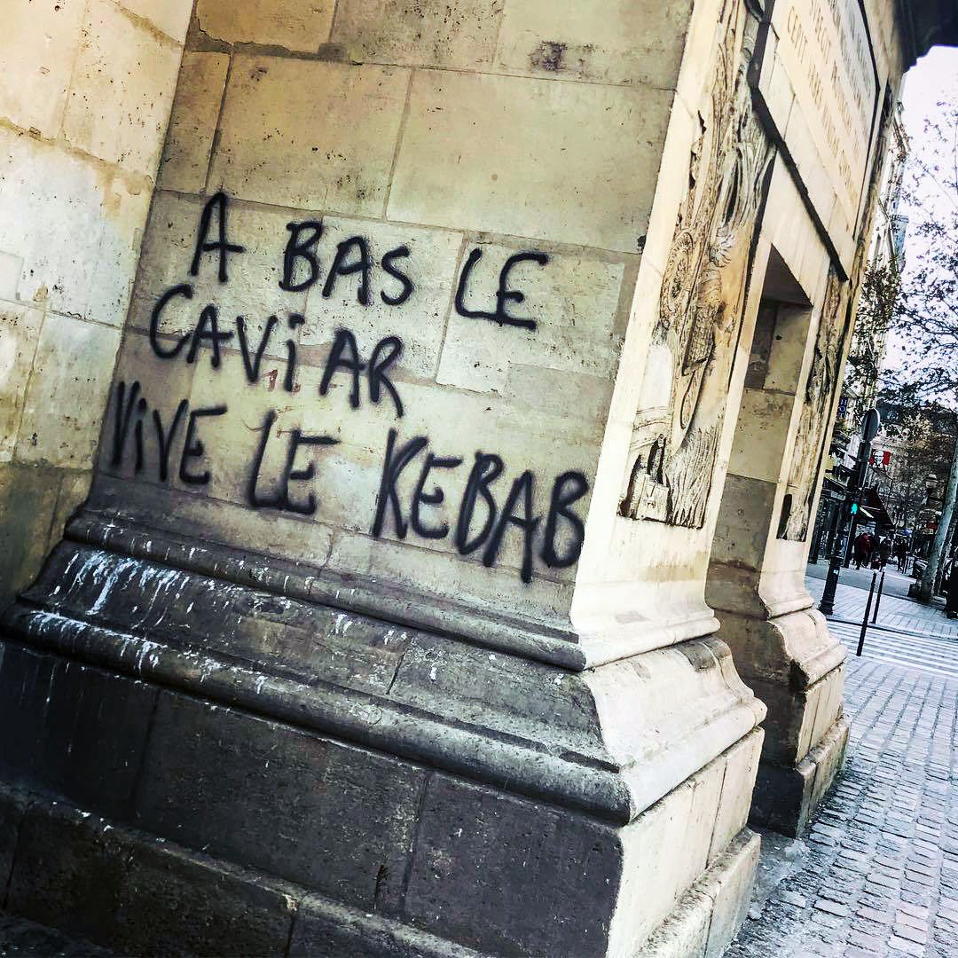 stephanerocket's tweet image. La Rue S'Exprime...  #tag #manifestation #lepeuple #leschosessimples #labase