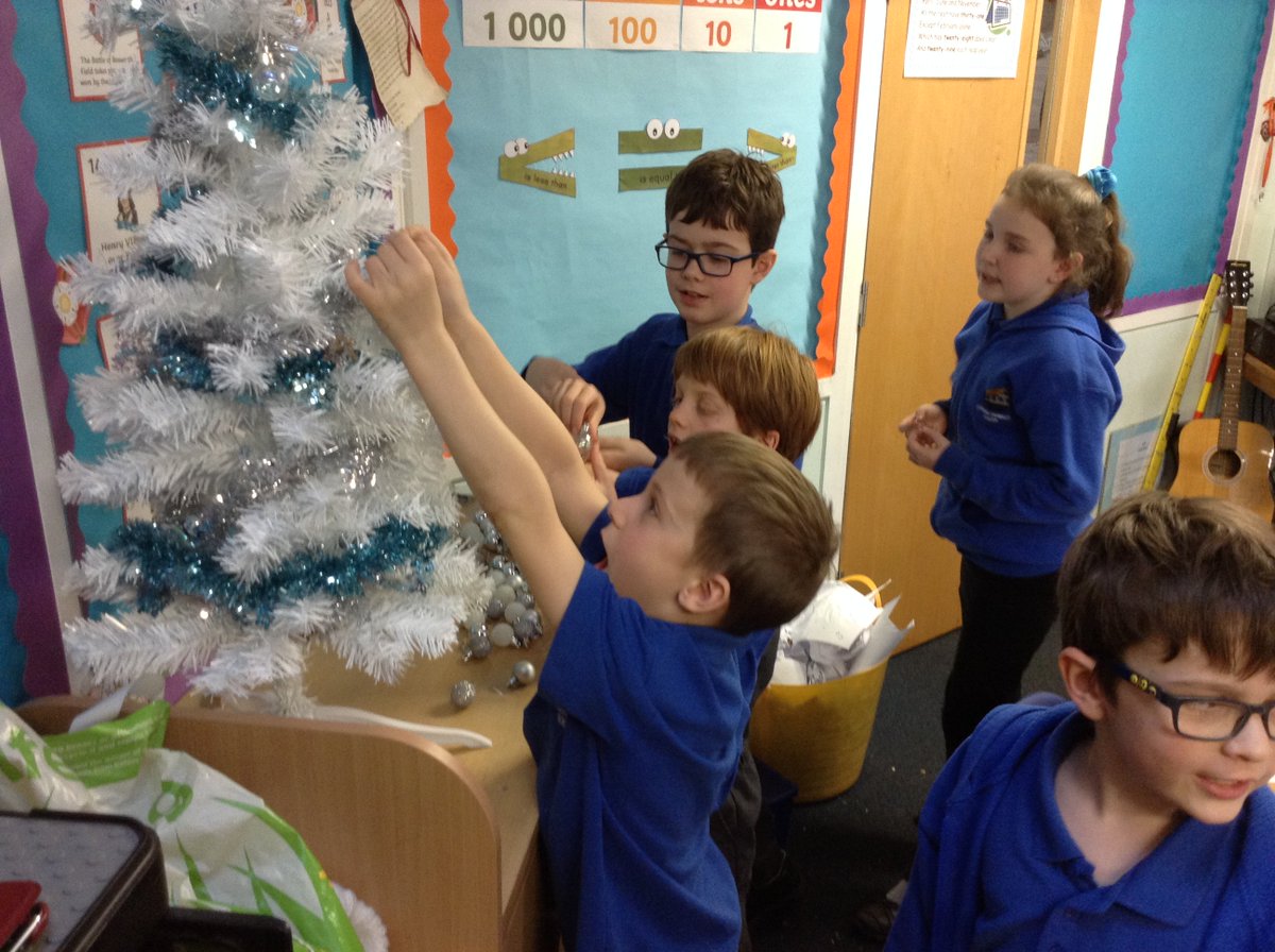 4JB_LPS's tweet photo. Christmas has truly arrived in 4JB! https://t.co/cXSRn16qXg