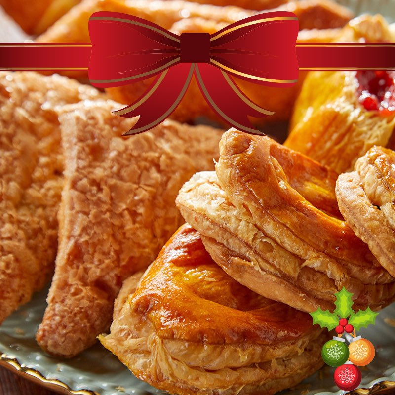 Don't go to the holiday party empty-handed. Our pastry platter is a guarenteed hit at any holiday party! 🎄🎅🏻 

#instafood #ftlauderdale #fortlauderdaleeats #pastries #yum #eatlocal #holidayplatters #Christmasplatter #Christmasparty #Holidayparty