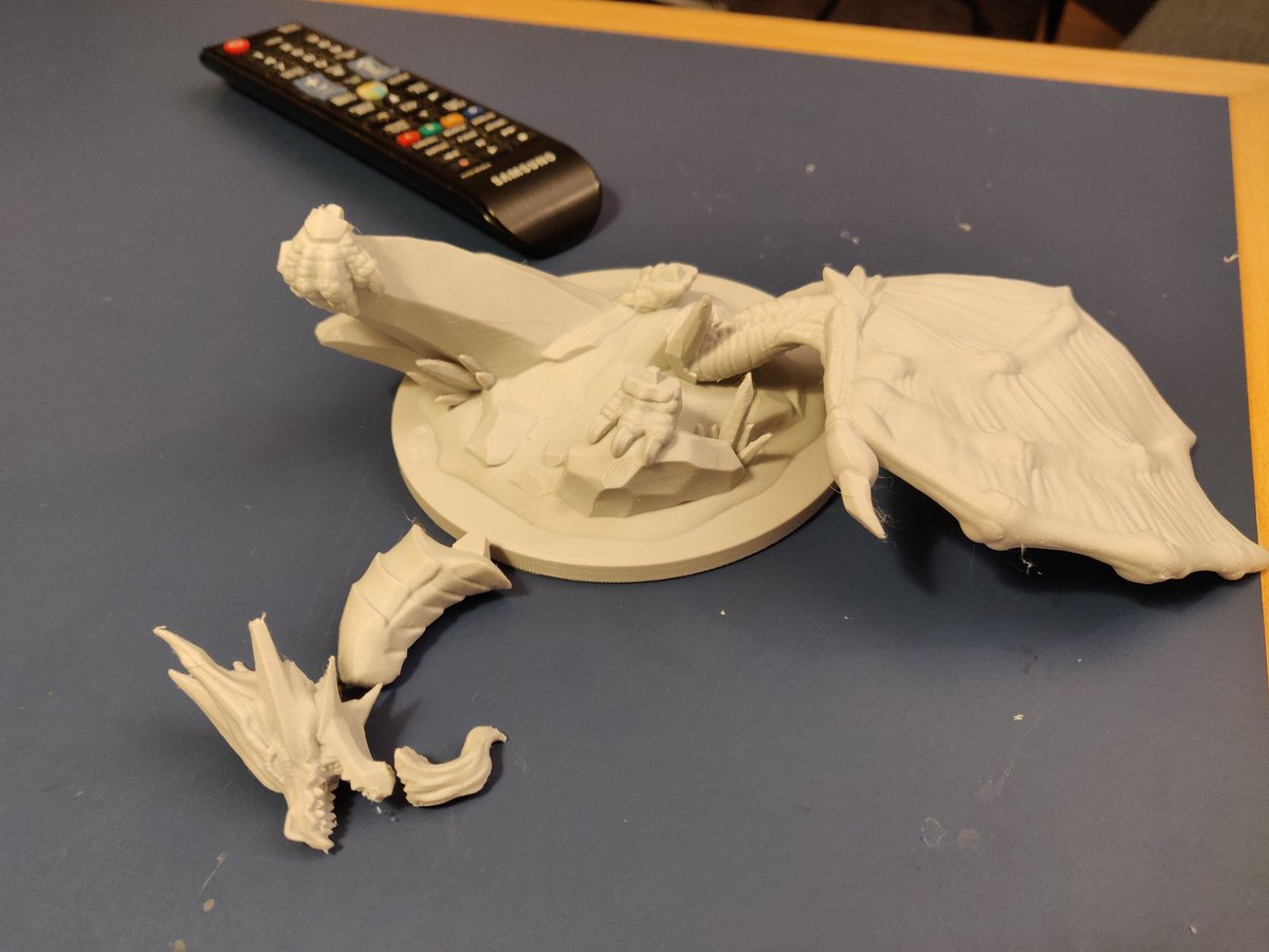 Limroto's tweet photo. #3Dprinting good stuff for my players from the  #LostDragon Kickstarter. Still missing the body (in the printer, and the left wing though. https://t.co/jI3dD5kvD7