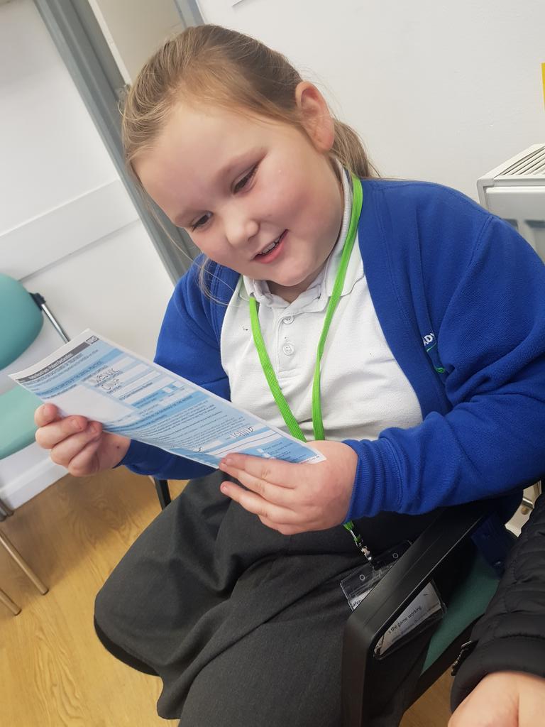 iwasiuk152's tweet photo. Olivia reading the medical form at the dentist @MrsNeillLW not very festive but great reading 🤩 https://t.co/HxZVSaBhHI