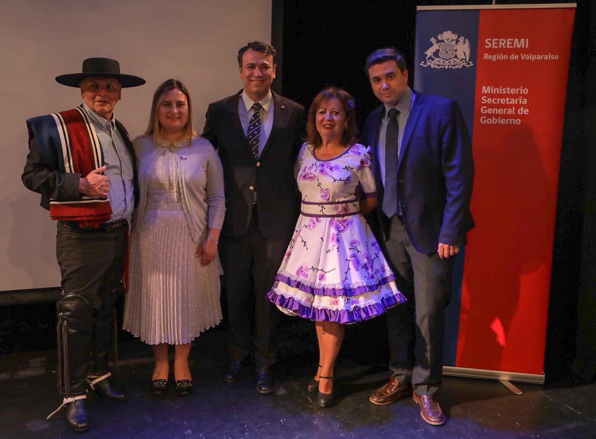 ehantelmann's tweet photo. ⚡️Con nuestra @seremigobiernoV entregando los recursos del Fondo de Fortalecimiento 2018 a los ganadores de la Provincia de Valparaíso, quienes realizan una labor diaria y desinteresada por sus comunidades y que hoy como Ministerio buscamos potenciar. #ChileLoHacemosTodos🇨🇱. https://t.co/BBqKs5iPM6