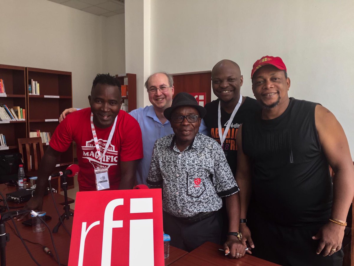 PontdesartsRFI's tweet photo. Retour sur L'Incroyable anniversaire de Gohou, seconde soirée du festival #Abidjan @CapitaleDuRire avec @GOHOU_OFFICIEL #WillyDumbo #lemagnific #digbeucravate au micro de @JFCadet_RFI @RFI @VMDNRFI ! Une émission à (ré)écouter ici : https://t.co/BbhwAH6dyt https://t.co/xxWQfIOWUT