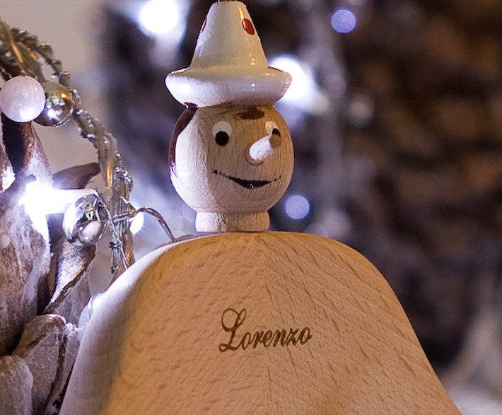 TSuMisura's tweet photo. What for the older ones is a detail, for the younger ones is a story to be created. This is how the idea of little Pinocchio that decorates the Carolina models is born. Details that make the difference. #ToscaniniOfficial #Pinocchio #Christmas #giftguide #giftidea #Xmas #natale https://t.co/EIkQCsas0S