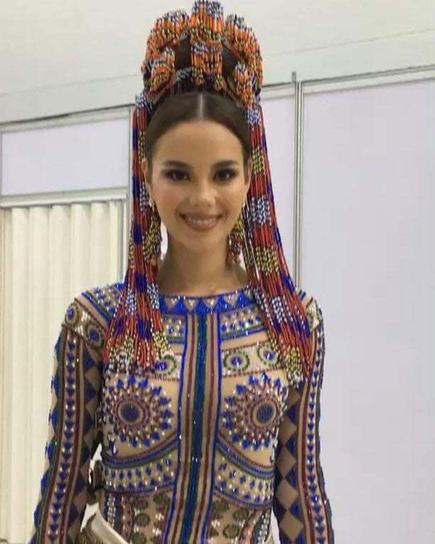 jaep96's tweet photo. JUST IN | Miss Universe Philippines 2018 CATRIONA GRAY wearing and carrying her official entry for Miss Universe 2018 NATIONAL COSTUME.

#MissUniverse #MissUniverse2018 #MissUniversePhilippines2018 #NationalCostume #PageantTrend #PageantPressSociety
CTTO https://t.co/Bu5DXlzz7l