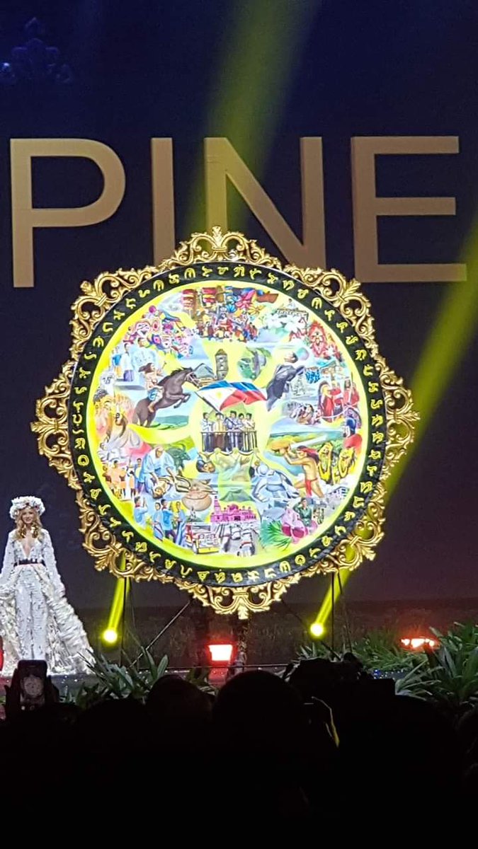 jaep96's tweet photo. JUST IN | Miss Universe Philippines 2018 CATRIONA GRAY wearing and carrying her official entry for Miss Universe 2018 NATIONAL COSTUME.

#MissUniverse #MissUniverse2018 #MissUniversePhilippines2018 #NationalCostume #PageantTrend #PageantPressSociety
CTTO https://t.co/Bu5DXlzz7l