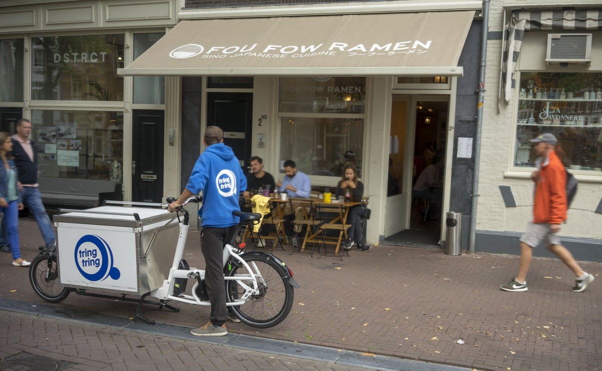 Every week we deliver 1600 liters of delicious broth from #FouFowRamen van Woustraat to #FouFowRamen Elandsgracht. On the TringTring cargo bike: 100% co2 neutral. #roadtozero #stadslogistiek #citylogistics #horeca