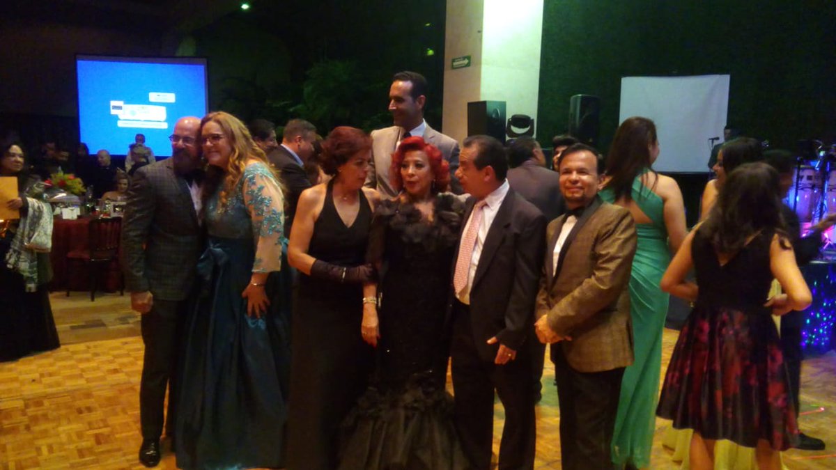 ANSeRiap's tweet photo. Agradecemos a la #COMIEF por apoyarnos un año más en la cena "Honor a quien honor merece". Gracias a @nadiamusica por sumarse a la causa y darle una esperanza a los niños con cáncer y su familia. https://t.co/j2XNxnBaMz