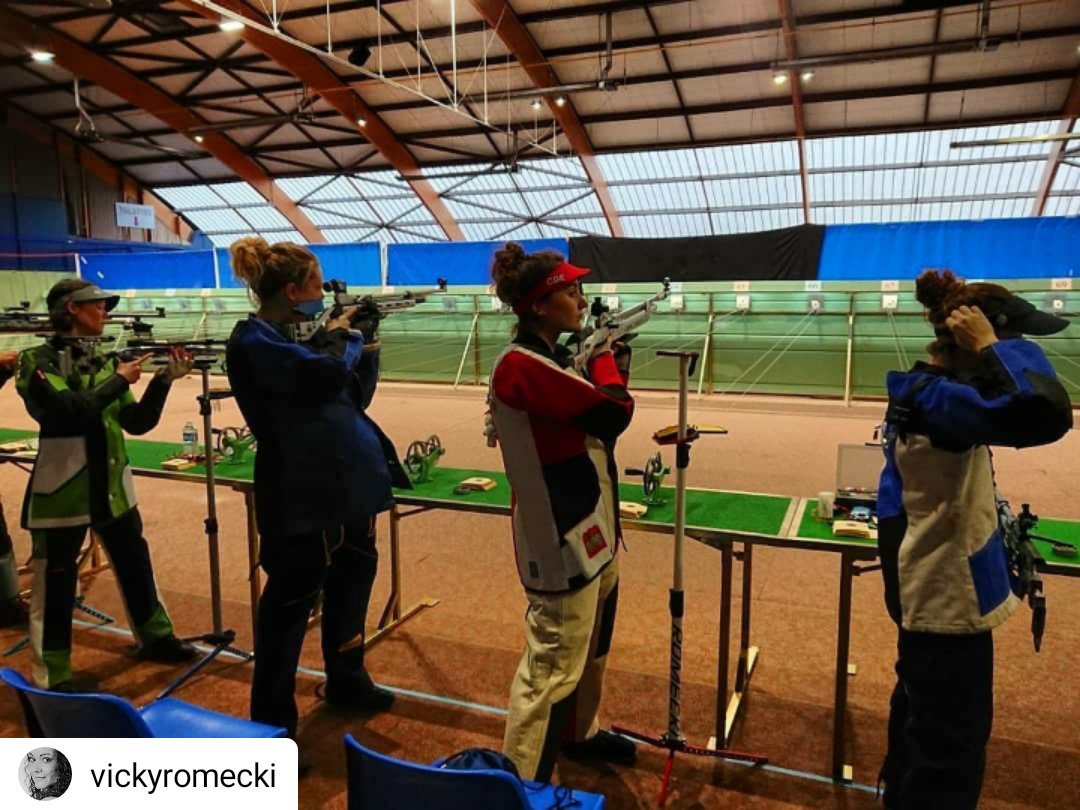 StefRomecki's tweet photo. Family at work #Repost #Romecki @vickyromecki
•••
"So so so! P15 for this time, not too bad for someone who crashed half of her shooting 😅" https://t.co/IYFgMCUkBC