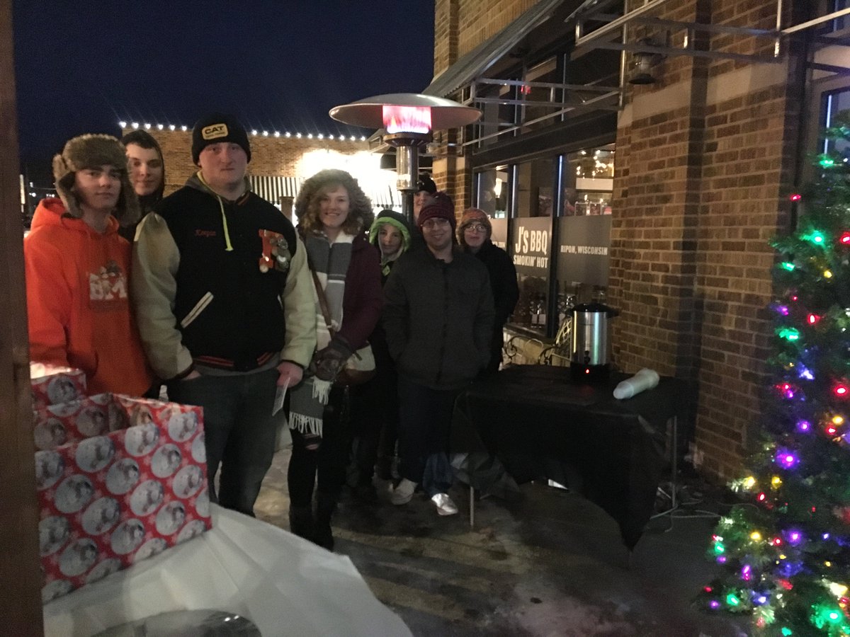 LumenCHS's tweet photo. @LumenCHS Friday night at Dickens of a Christmas students collected hats, mittens, and socks for the Wishes Program in Ripon. Donations can be dropped off at Brinkley's, Ben Franklin, American Alchemy and Mugs through Thursday, December 13, 2018. https://t.co/tVbdp17pQ5