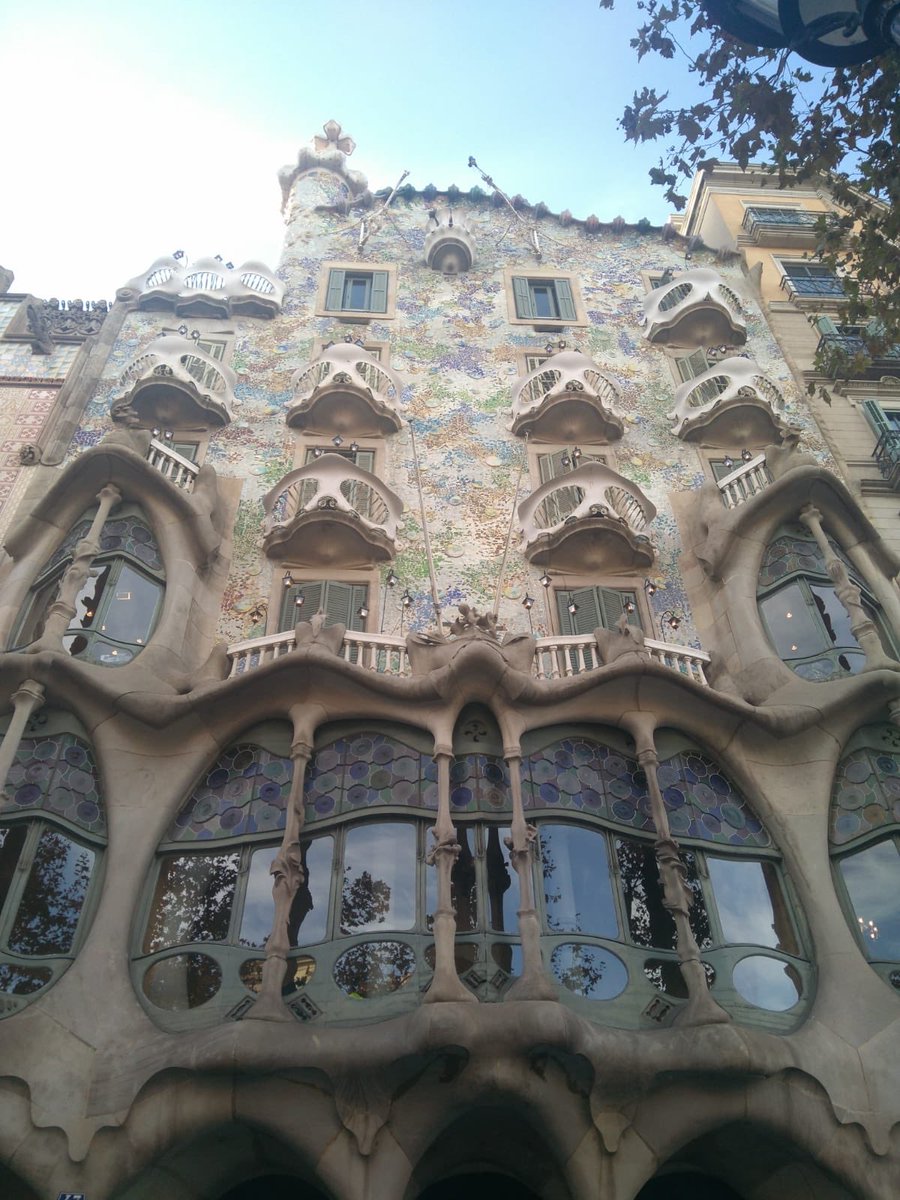 DidarkArte's tweet image. Paseos por #Barcelona 
@CasaBatlloGaudi 💙

#BarcelonaModernista 
#Arquitectura