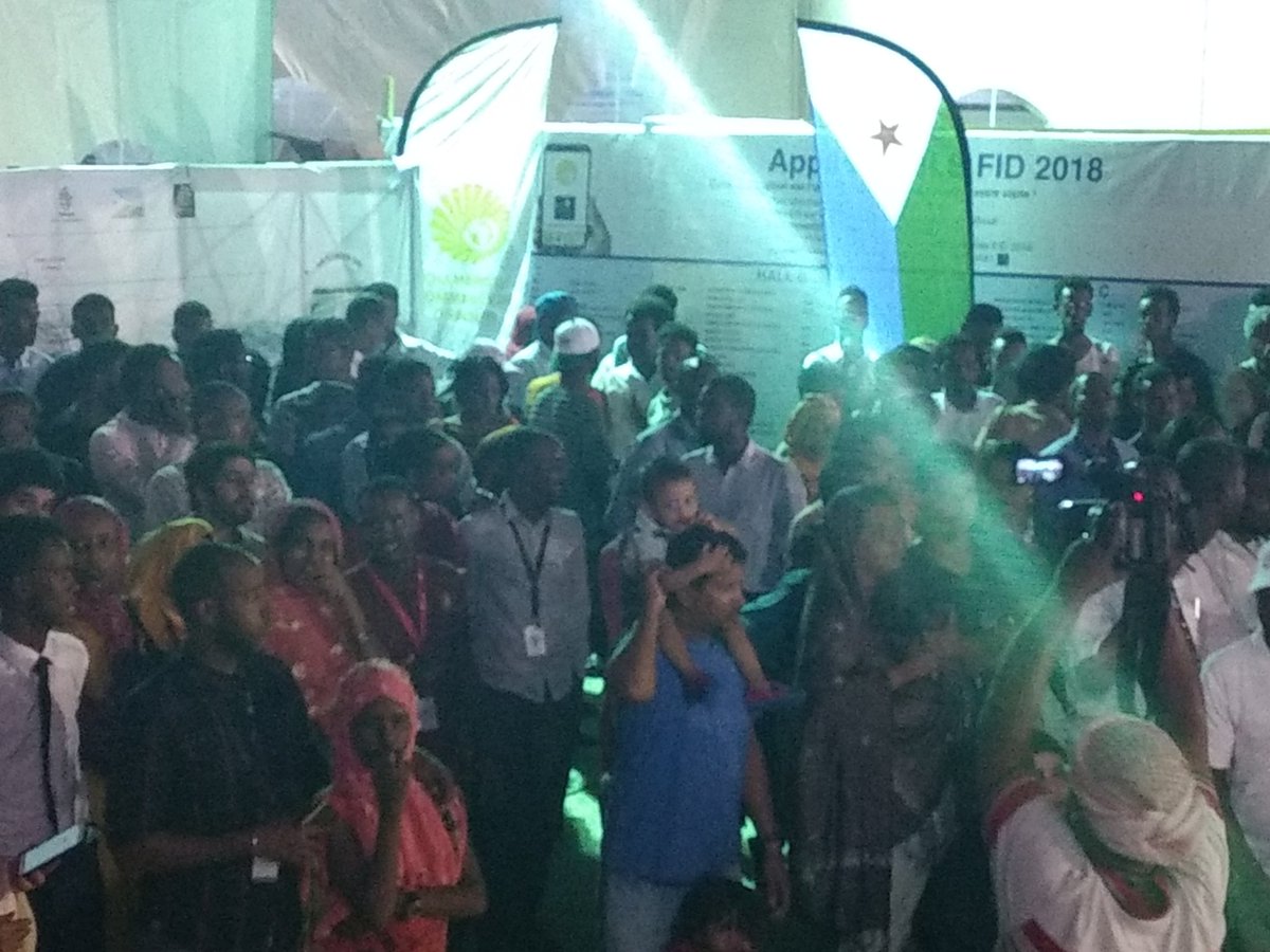 23Kidar's tweet photo. #Djibouti #FID2018
Une forte participation des visiteurs et visiteuses pour la soirée du tirage au sort du Tombola. https://t.co/9aUOOXUnFJ