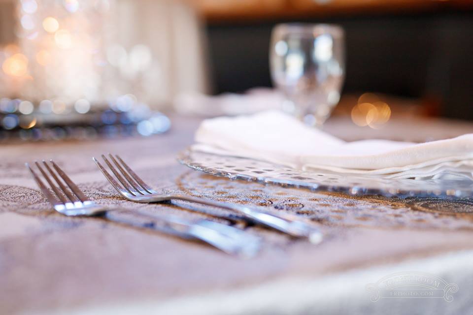 It is not too late to partner with #WindyCityLinen for all your #holiday catering needs. As the Midwest's premier linen service, we offer our experienced staff and exquisite products to help transform your clients event into a dream come true. Visit our website or call today.