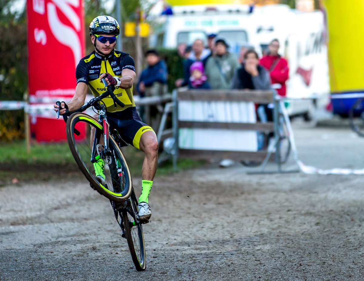 It happened again: @gioelebertolini was once more  the strongest in Gorizia after prevailing in a duel with Nadir Colledani. The Selle Italia Guerciotti rider took his first seasonal CX win at Trofeo Città di Gorizia with his Northwave #GhostPro shoes! #Northwave #GhostPro

P ...