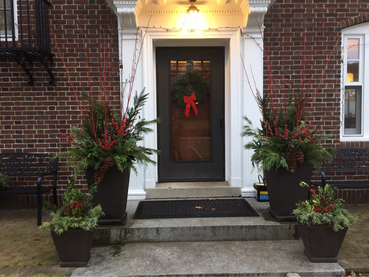 ChristieDustman's tweet photo. Holiday-themed winter containers are the best way to be festive! #ChristieDustman #Landscaping #LandscapeDesign  #WinterPrep #OutdoorSpace #PlantStyling #Horticulture #Foliage #Business #FallGardening #WinterGardening  #WinterContainers #Holidays #HolidayContainers https://t.co/wBQvU6Zcaj
