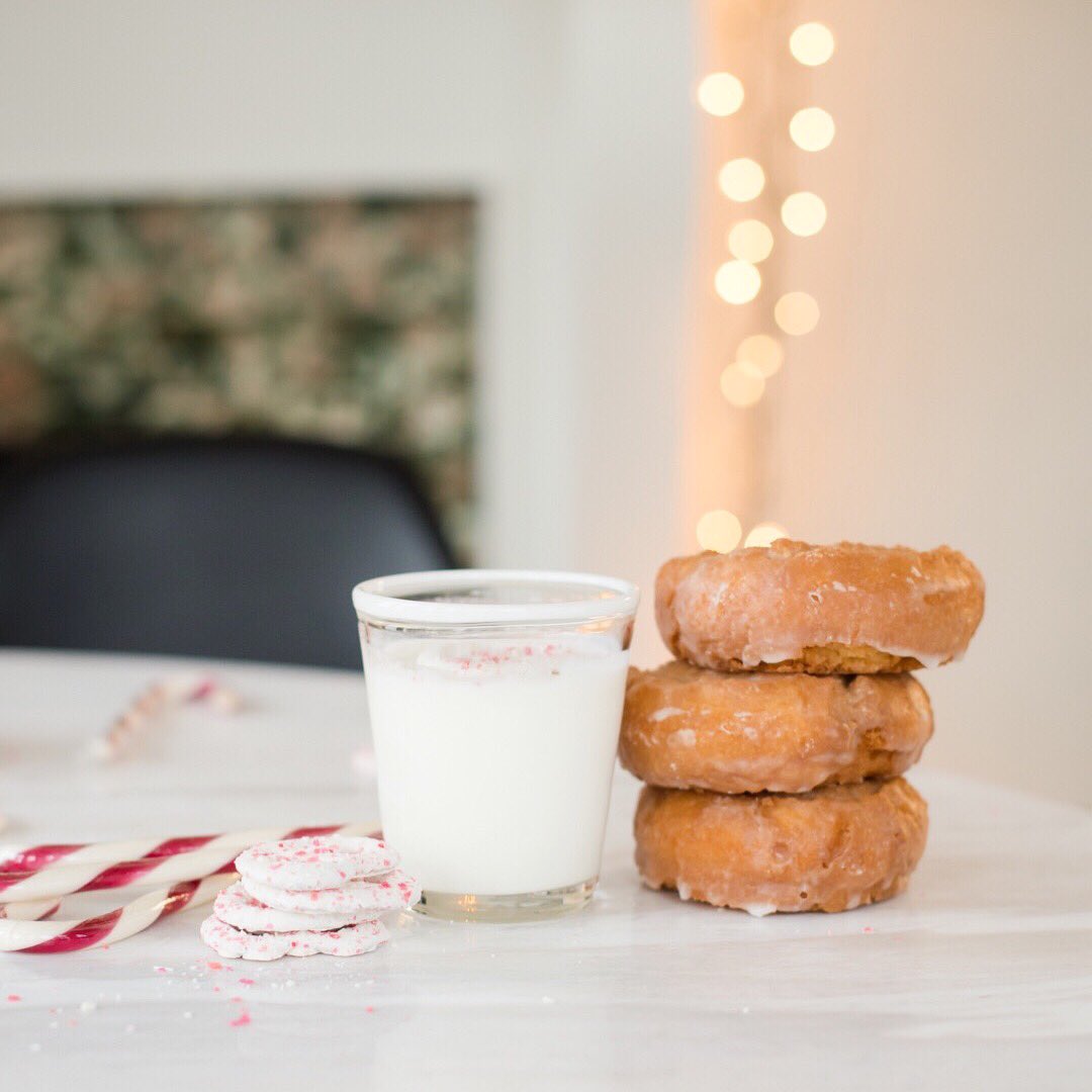 BarbourSpangle's tweet image. What's better than milk and cookies in December on a snowy day?❄️ Milk and doughnuts 😉 Bring on the sweets - it's our favorite way to celebrate! What sweets do you bake during this season? #snowdayessentials #holidaytreats #milkanddonuts