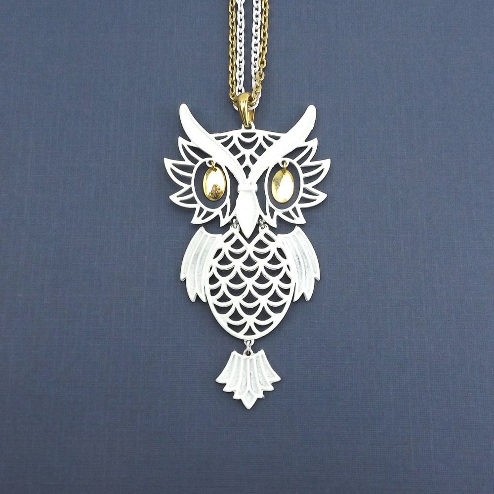 RBVvintage's tweet photo. white owl necklace | vintage articulated pendant | 70s jewelry women https://t.co/inHwB25lrn #jewelry #necklace #women #white #animal #gold #whiteowlnecklace #owlnecklace #vintageowlnecklace https://t.co/k2KUPaCHzt
