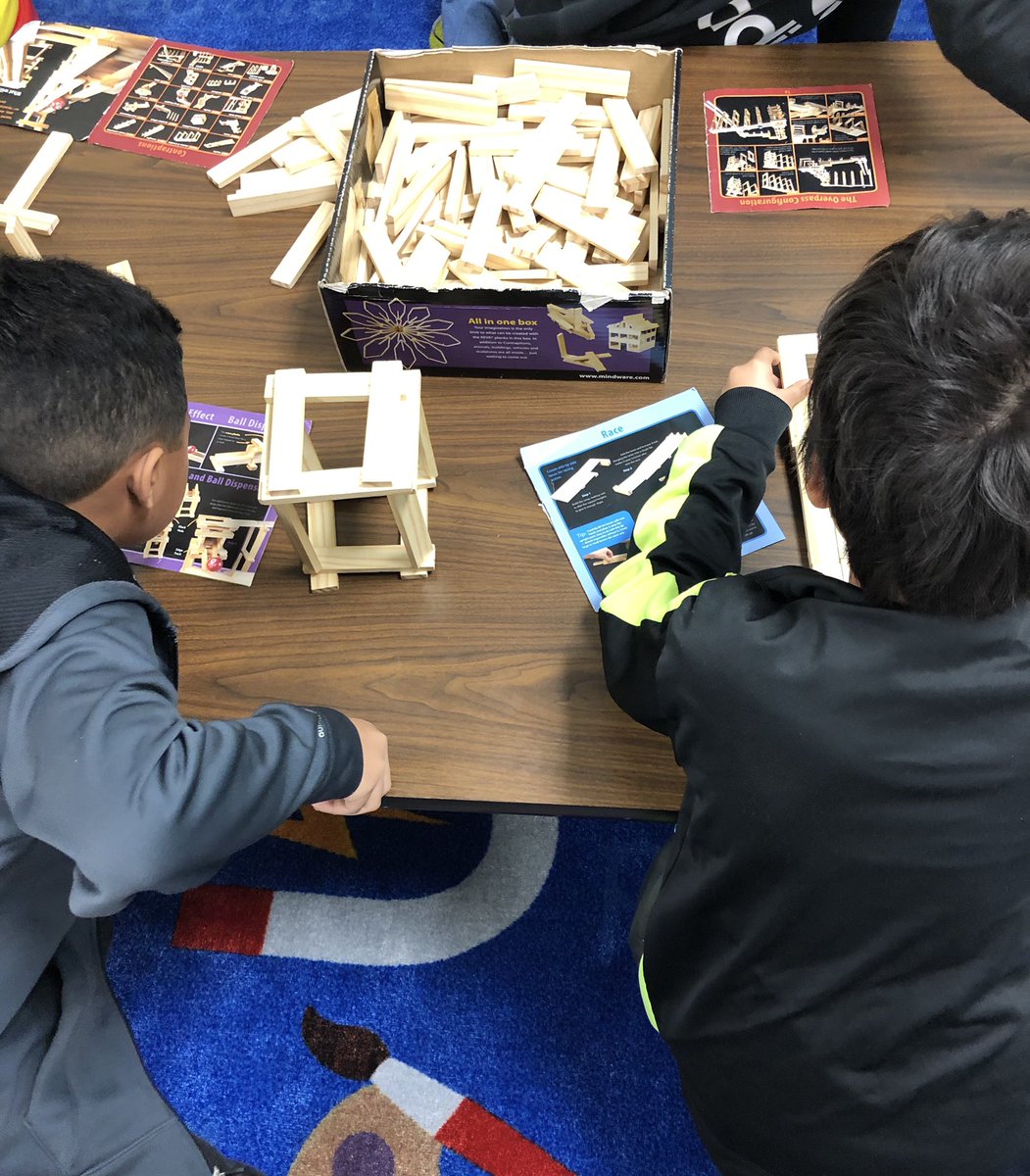 D_AlvarezAISD's tweet photo. The Collaboratory @NISDHoffmann with 4th grade! Working with #makerspace!!! #hoffmanninspired @NISDCounseling https://t.co/s5H5FndfSI