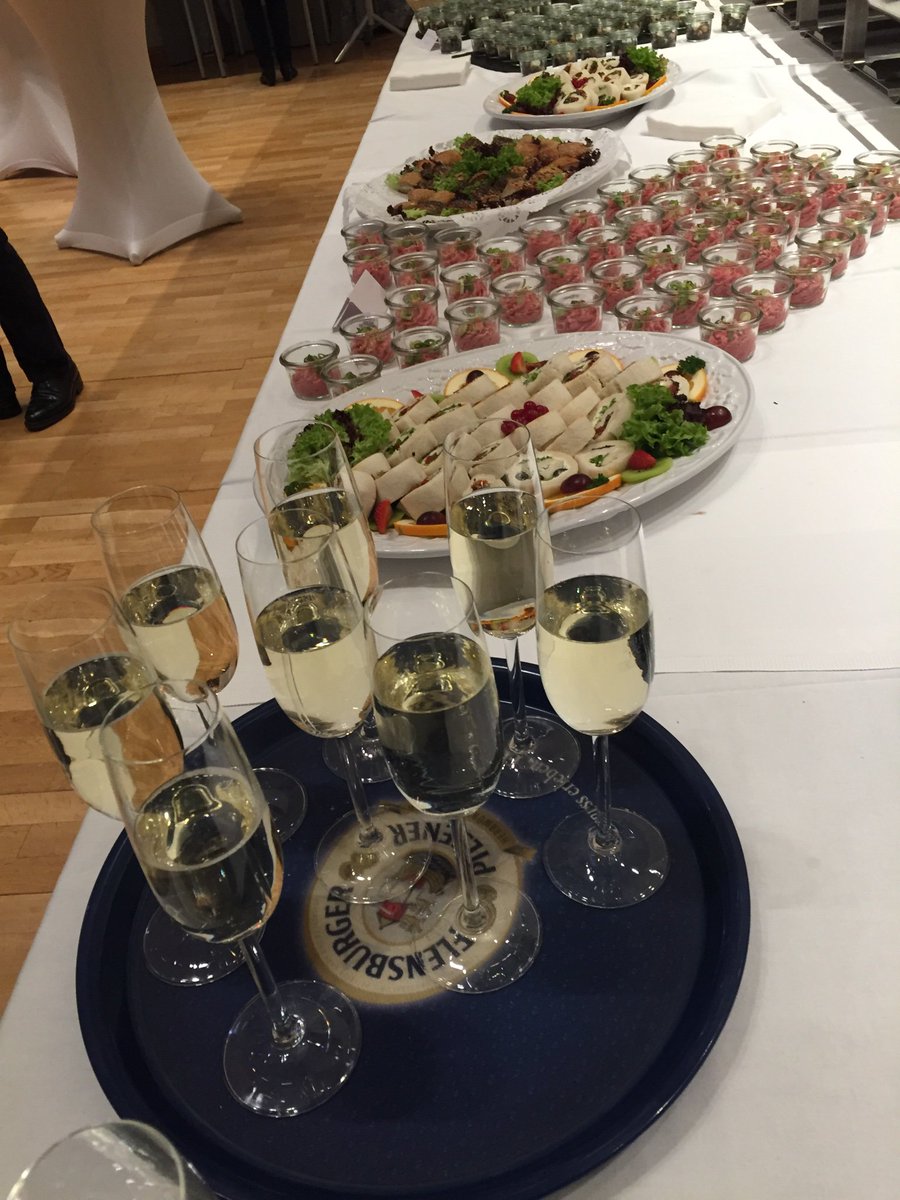 Projekt_nexus's tweet image. Nach der Tagung von #Projekt_nexus wird jetzt @HAW_Hamburg der #Arslegendi-Preis von #hrk und #Stifterverband an Evelyn Korn verliehen.