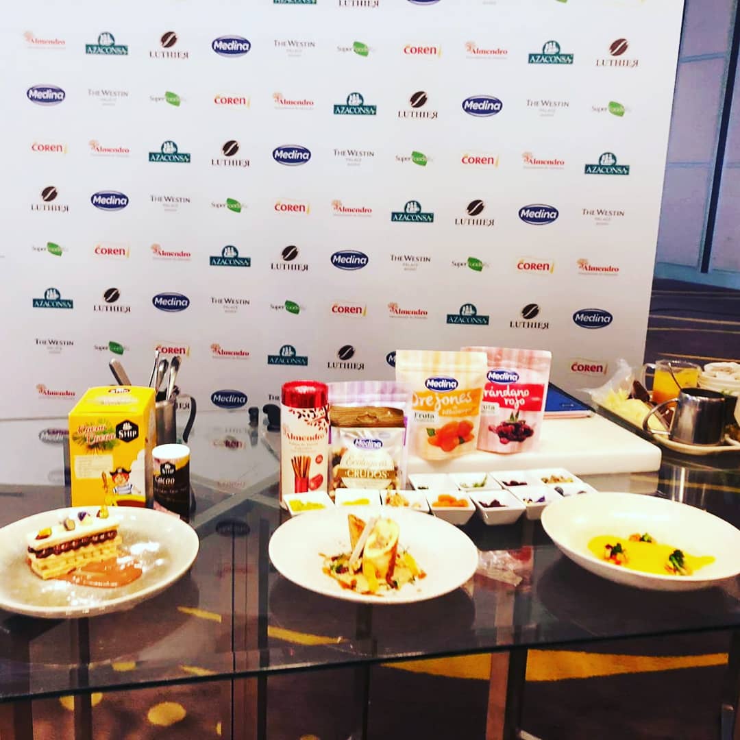 pilarcarrizosa's tweet photo. Presentación menú #Navidadsaludable 2018 #PalomaGarcía
#thewestinpalacemadrid #Food #cocina #superfood #spain #luthieracademy #coren #azaconsa #Nutstime #elalmendro #foodies #saludable #paradyse #meals https://t.co/bI3muvNCew