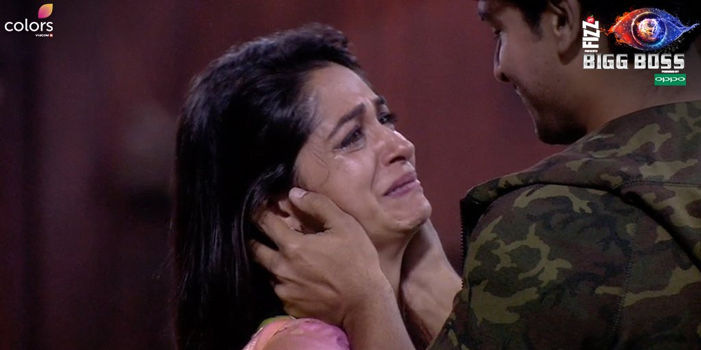 BBkhabri1's tweet photo. Rt if you loved #Shoaika reunion..
#ShoaikaReunion #BB12 #BiggBoss12 #Sreesanth #BiggBoss #BiggBuzz #SreeFam #Sree #SreesanthThePrideOfIndia #DipikaKakar #Dipika #DipStars #dipikakakaribrahim #RomilChoudhary #RomilSquad #ShoaibIbrahim #SurbhiRana #Somikhan #StopTargetingDipika https://t.co/LVjfk0ujYI