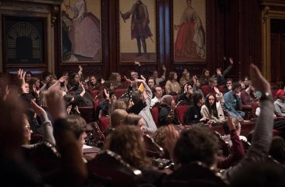 dewereldmorgen's tweet image. Senaat stemt over dekoloniseringsmaatregelen dewereldmorgen.be/artikel/2018/1… @ChokriChikha #dekolonisatie @ActionZooHumain