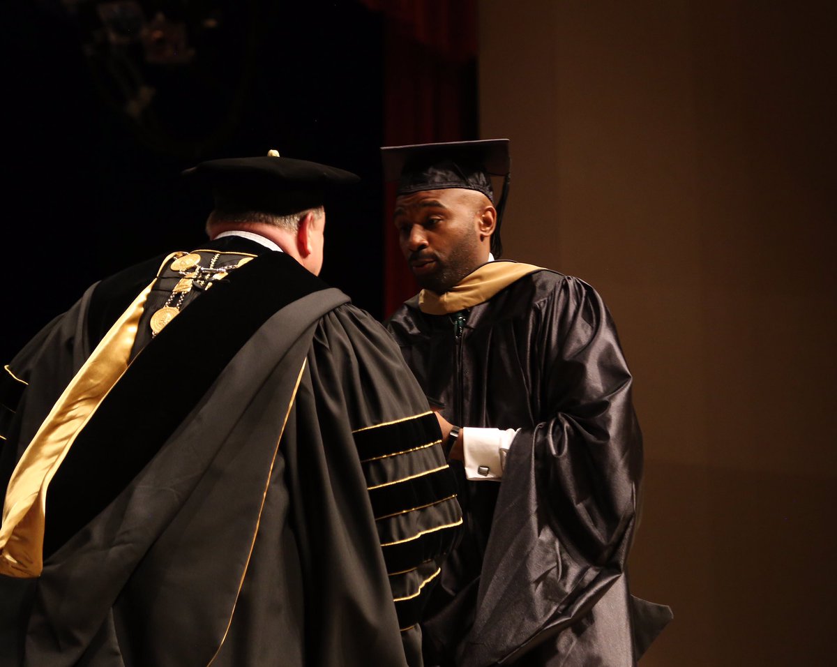 AndersonUnivSC's tweet photo. Commencement is only 4 days away… #OffToDoGreatThings  
RT if you will be joining us! And if you’re graduating, reply to this with your favorite AU memories.  #TrueToAU https://t.co/geIBIMytvH