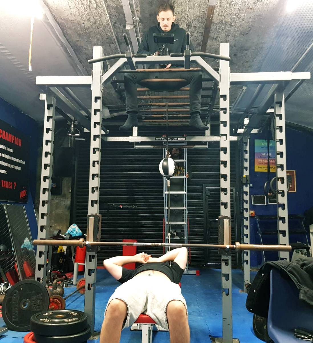 Risking your life for that sweet money shot

🎬👊💪

#boxing #advert #london #gym #sony