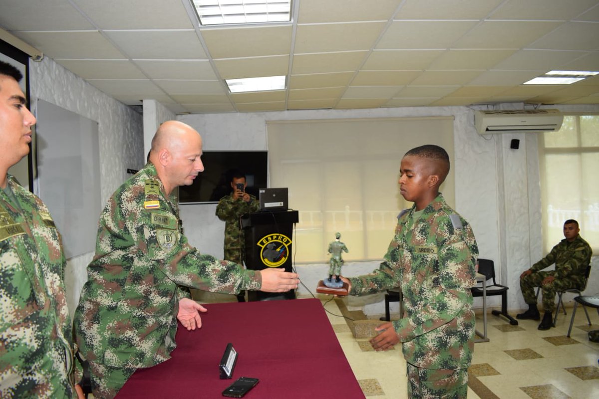 BuenLunes La Escuela de Inteligencia y Contrainteligencia Bg Ricardo Charry  Solano, certificó a 8 futuros #HéroesMultimisión que recibieron formación e  instrucción en la Escuela de Soldados Profesionales #ESPRO