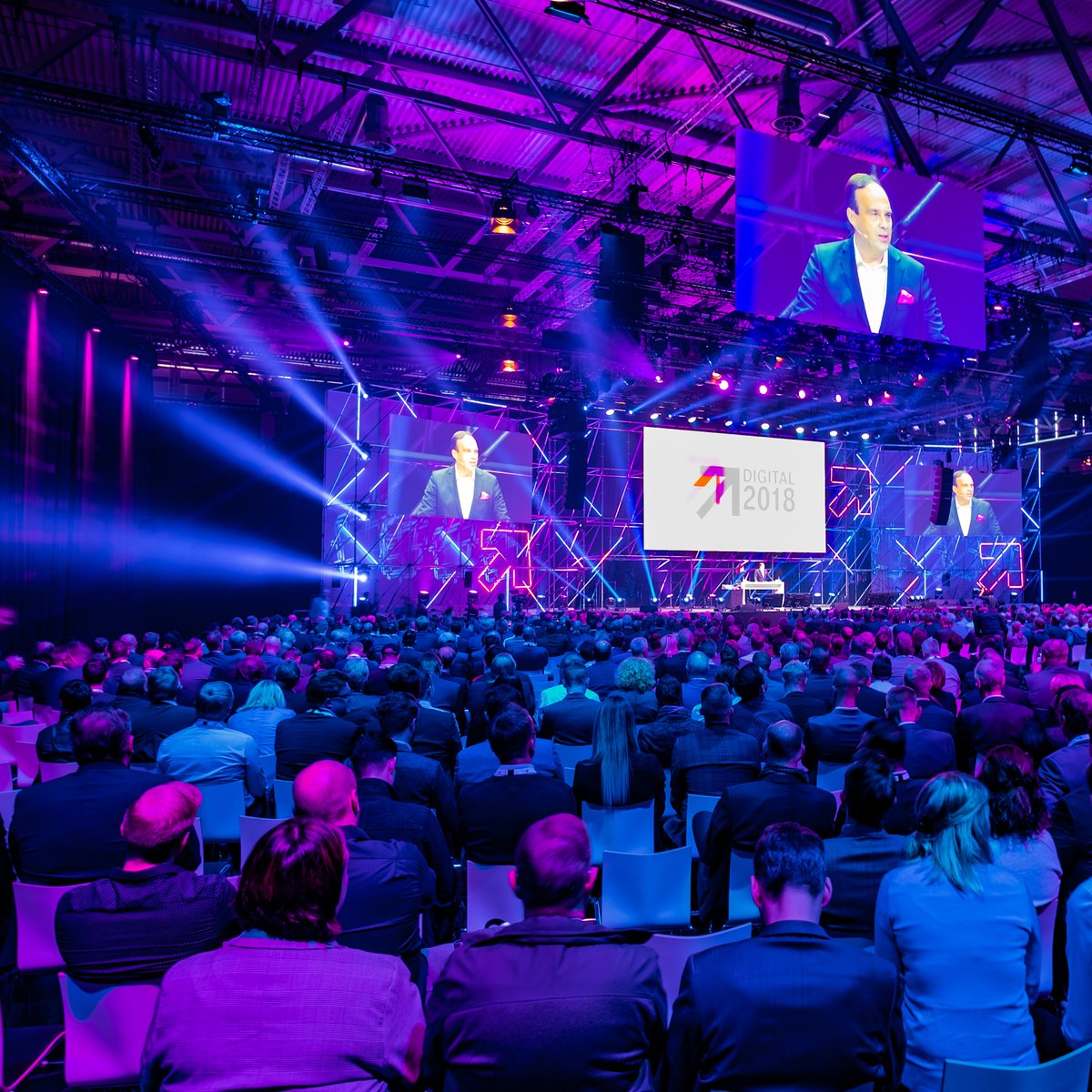 OliverKepka's tweet photo. Nach der #DIGITAL2018 ist vor der #DIGITAL2019: Aktuelle und interessante Infos zu dem Top-#Digitalisierungs-Event gibts in der LinkedIn-Gruppe #DIGITALX — jetzt beitreten unter https://t.co/SvgrTmN0dT #telekomwall https://t.co/umpNw26dDc