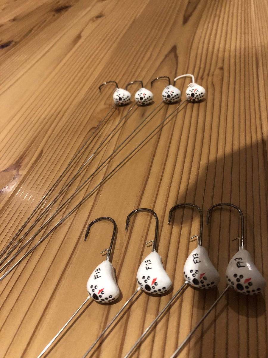 今年まあまあ作ったなー
オレの初号機ジェイソンスピナーベイトはもう使い過ぎてボコボコ(^-^;
ジェイソンチャターもまだチビしか釣れてないけど来シーズンはいいの釣るぞー！

冬の間は琵琶湖の夜釣りとボートカスタム楽しんでルアー作れる時はできるだけ作っていこ