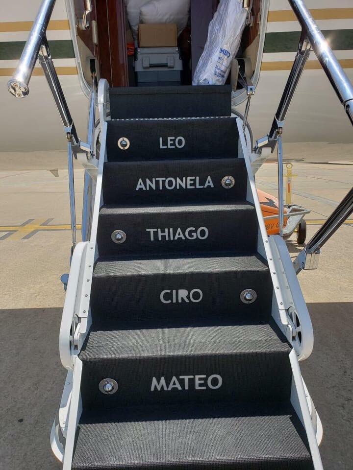 cactus24noticia's tweet photo. ¡WOW! 15 millones de dólares costó el nuevo avión de Messi #10Dic #Cactus24 https://t.co/FA6peJ0ANb https://t.co/ZfEhYMkxFx