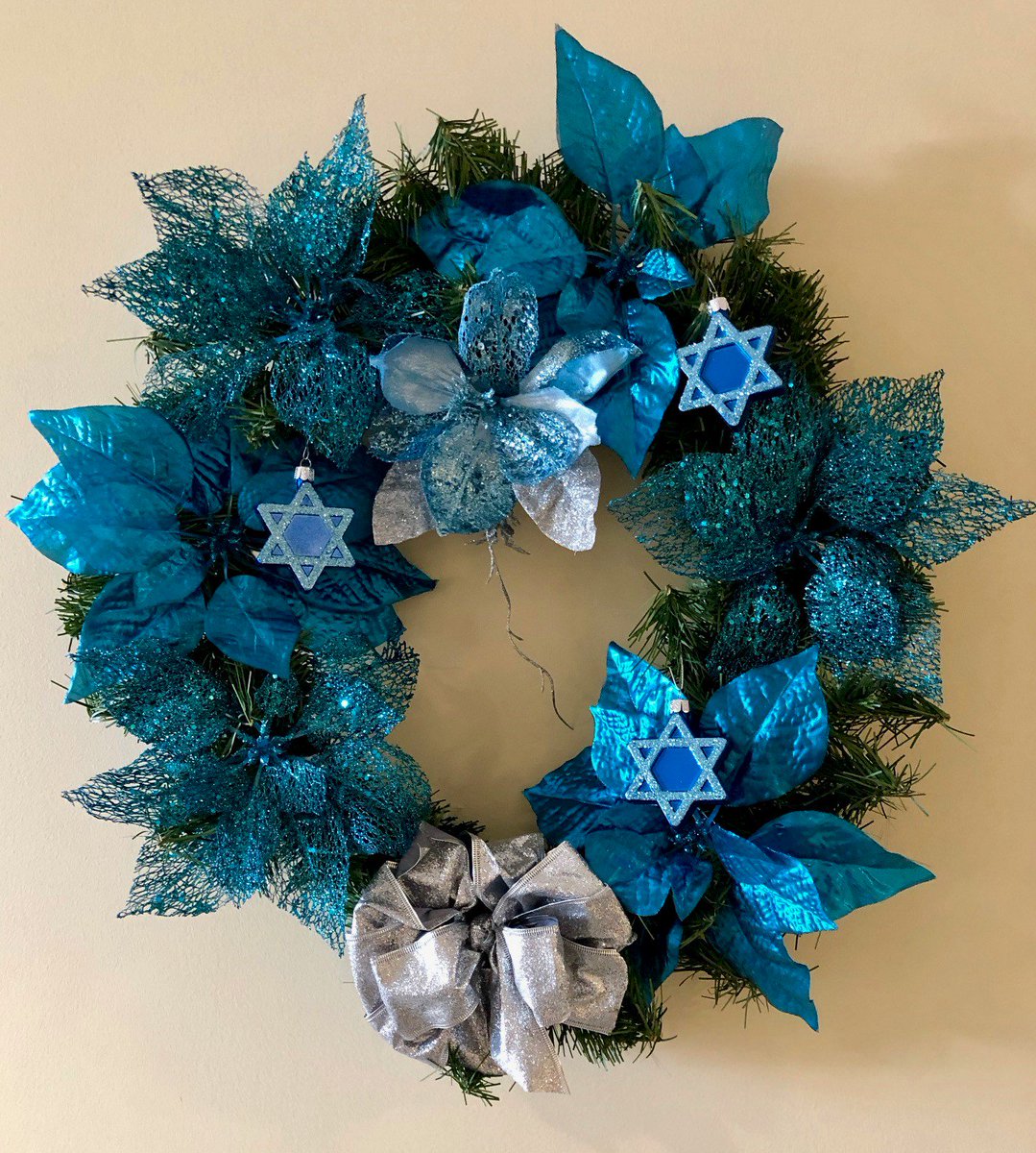 DanforthPark's tweet image. It's the most wonderful time of the year at The Park Danforth.  Members of our Life Enrichment team (AKA Elves) have been busy decking our halls and common areas with joy and good cheer. #PortlandME #seniorliving #joy