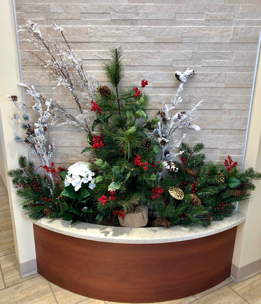 DanforthPark's tweet image. It's the most wonderful time of the year at The Park Danforth.  Members of our Life Enrichment team (AKA Elves) have been busy decking our halls and common areas with joy and good cheer. #PortlandME #seniorliving #joy