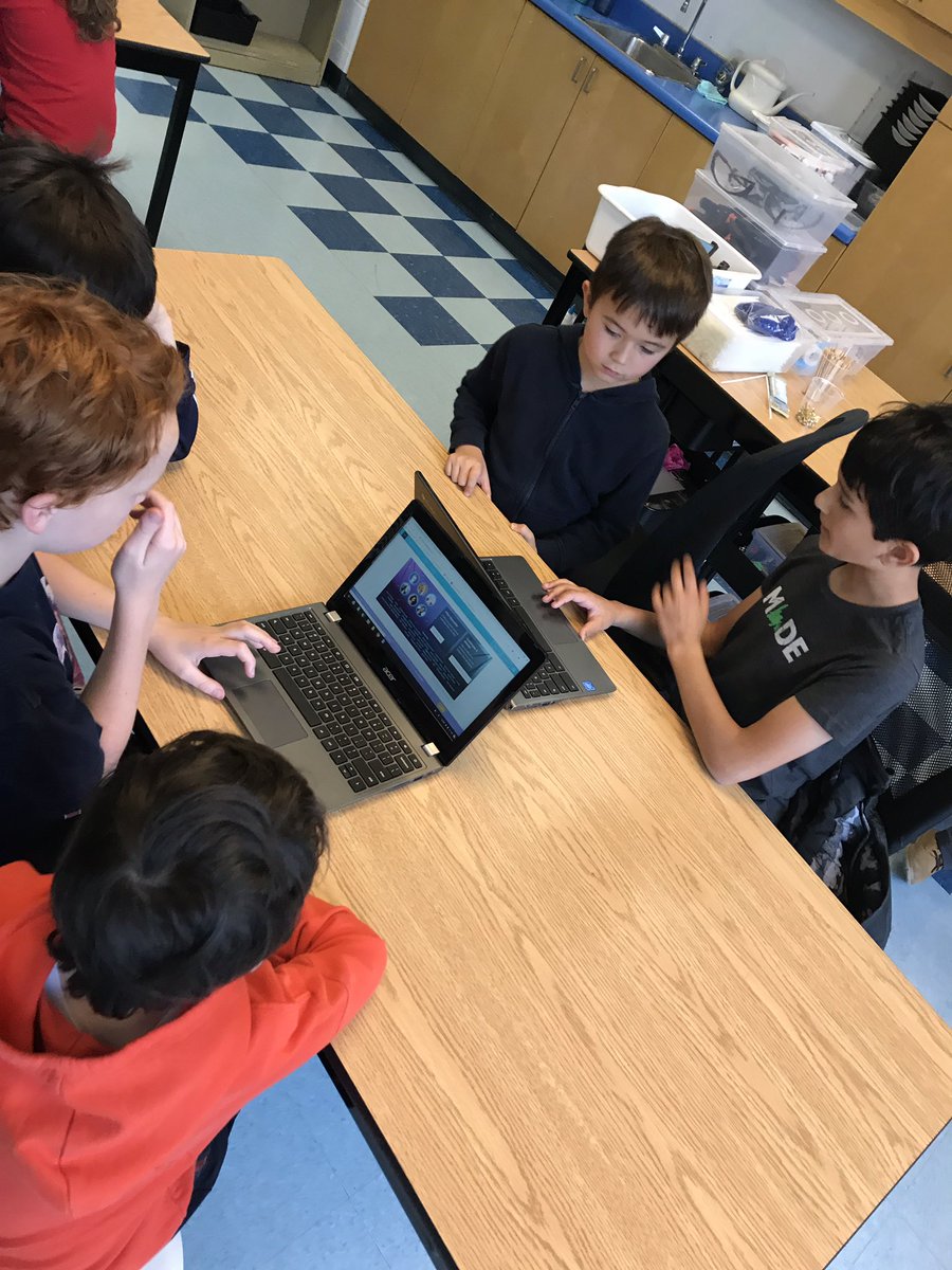 laclassedemmes's tweet image. Grade 5s from @214Frimm are helping the grade 2s learn about @codeorg! Thanks for being our #codingbuddies #CSedweek #TDSBpineapple @AllenbyPS_TDSB @schooledbypayne