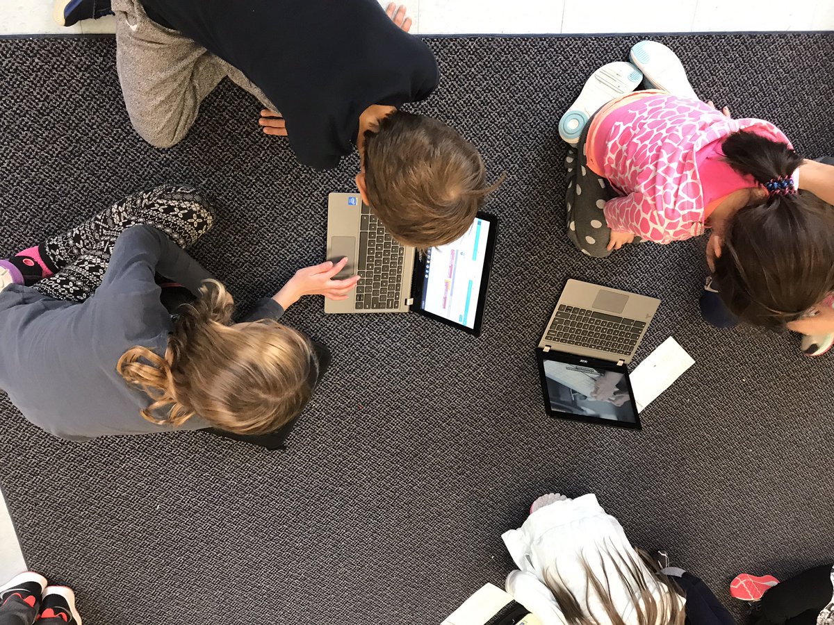 laclassedemmes's tweet image. Grade 5s from @214Frimm are helping the grade 2s learn about @codeorg! Thanks for being our #codingbuddies #CSedweek #TDSBpineapple @AllenbyPS_TDSB @schooledbypayne