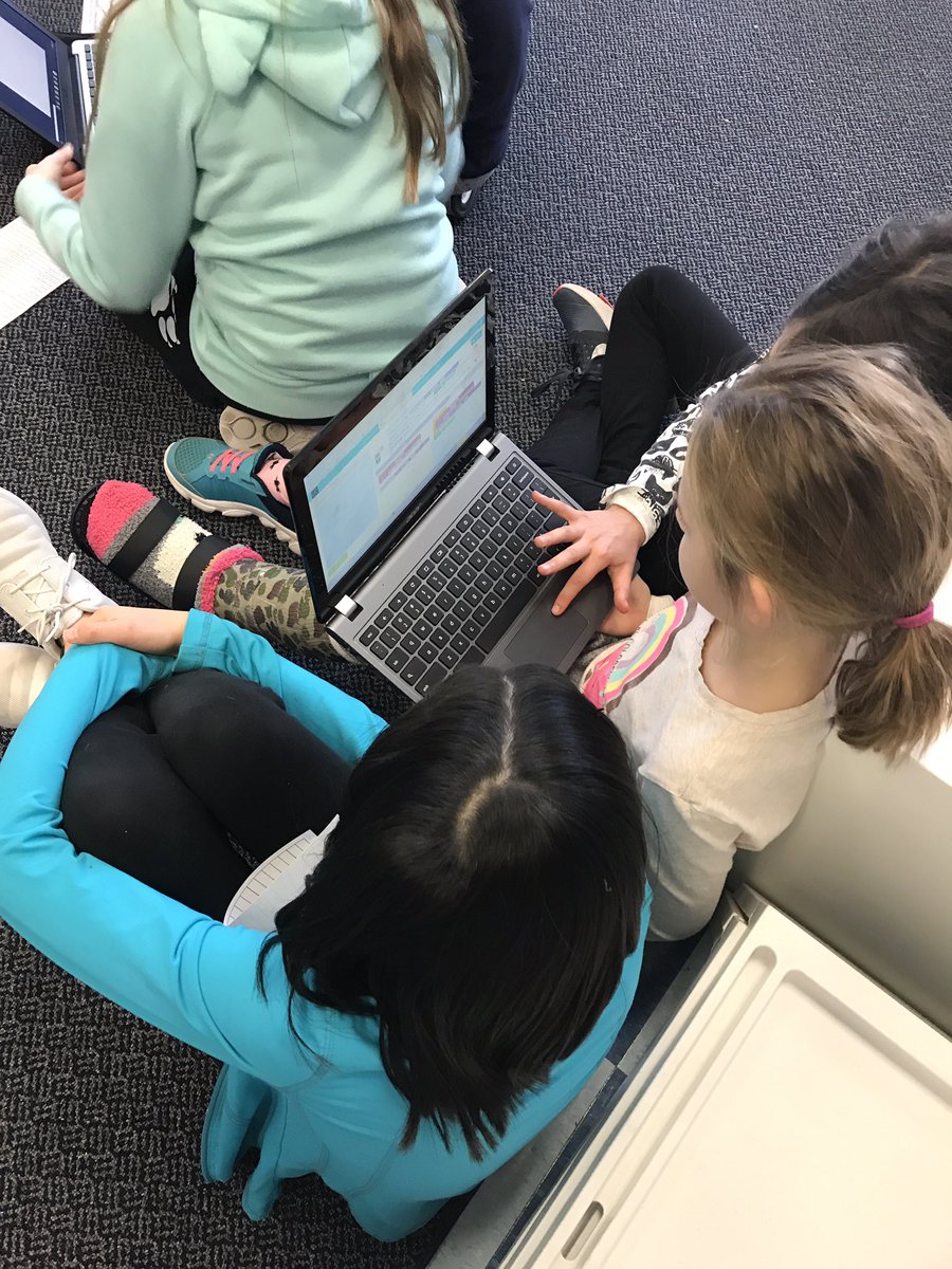 laclassedemmes's tweet image. Grade 5s from @214Frimm are helping the grade 2s learn about @codeorg! Thanks for being our #codingbuddies #CSedweek #TDSBpineapple @AllenbyPS_TDSB @schooledbypayne