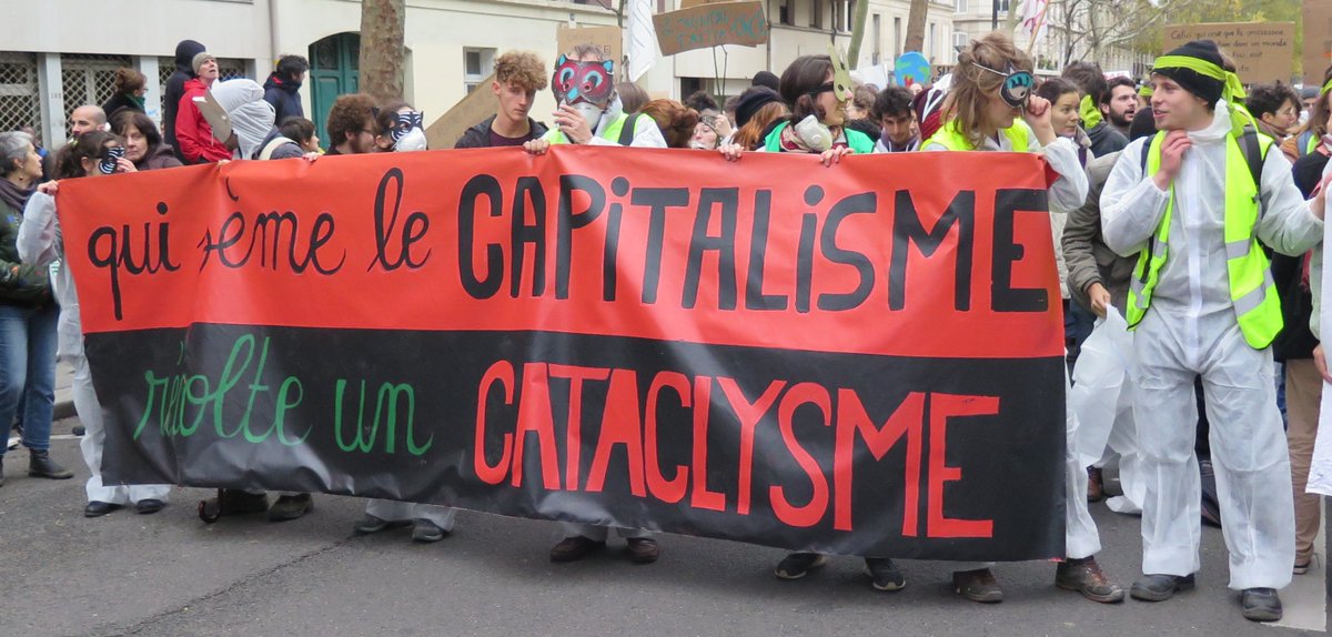 #REPORTAGE "Gilets Verts" et #GiletsJaunes, ensembles pour une justice sociale et écologique ? 🌿

A #Paris ce #8décembre, ils étaient près de 25 000 à faire front commun lors de la 3e #MarchePourLeClimat, jusqu'à la place de la République 🌍👂↘️

radioparleur.net/2018/12/10/mar…