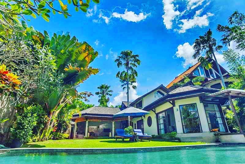 TRUE RELAXATION AND GREAT INVESTMENT
Private luxury villa located on Jalan Berawa street in Canggu, near Canggu Club and the beach, Aqua park, Bounce trampoline, Finns Beach Club, dozens of cafes restaurants around the area.#Investment #BaliProperty #BaliVilla #HoldayRental
