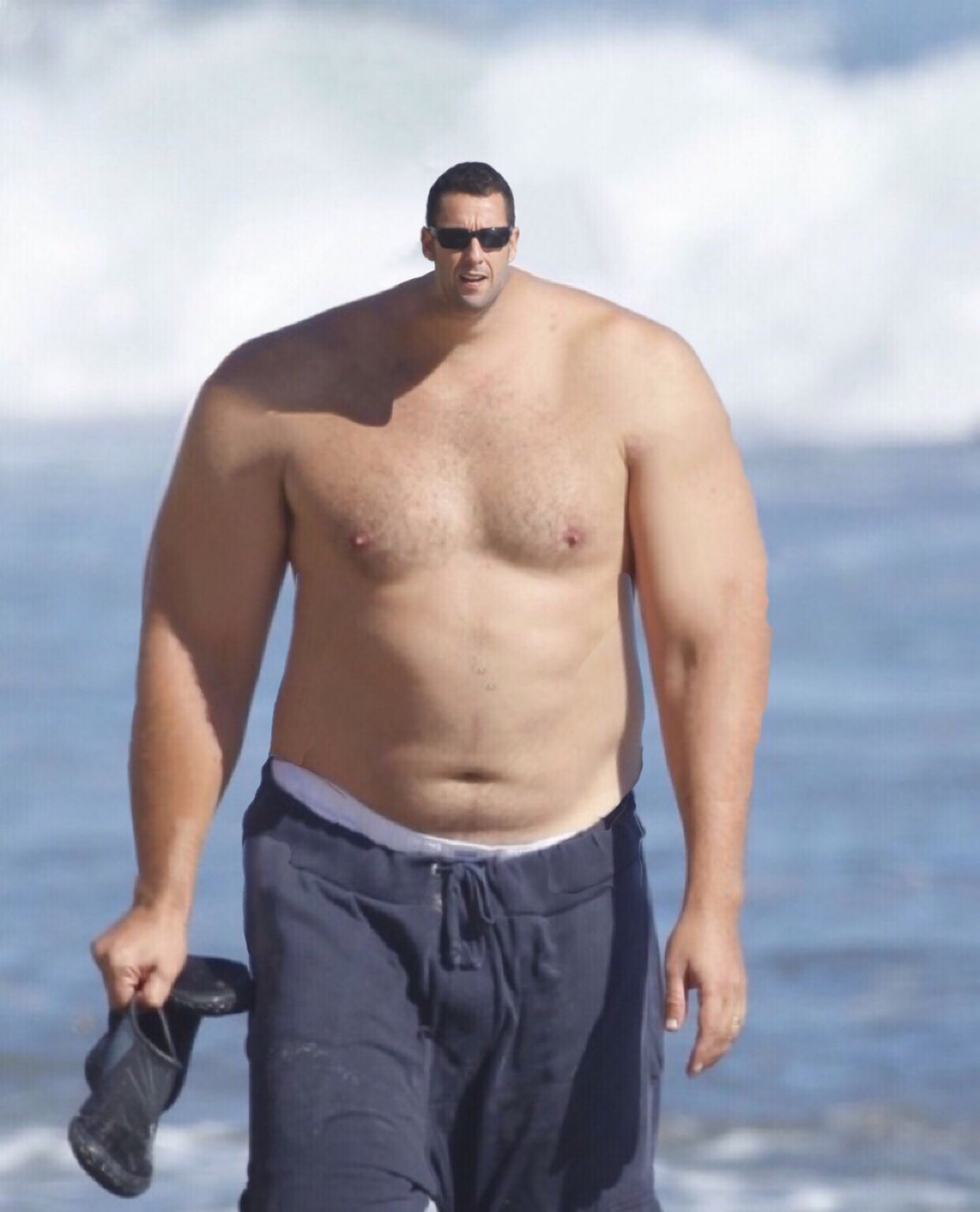 People but with small head on X: "It bulking season 🍗💪 Comedy mogul Adam  Sandler out on beach 🏖 prowl looking vigorously burly 🏋️‍♂️  https://t.co/7kwgUMKVzr" / X