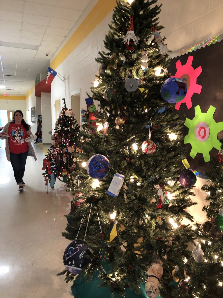 ramsey_lori's tweet image. Ready for Christmas around the World @LampasasTCE @LampasasISD @JessyeRenee_ @suncruiser08 @shelleykozma