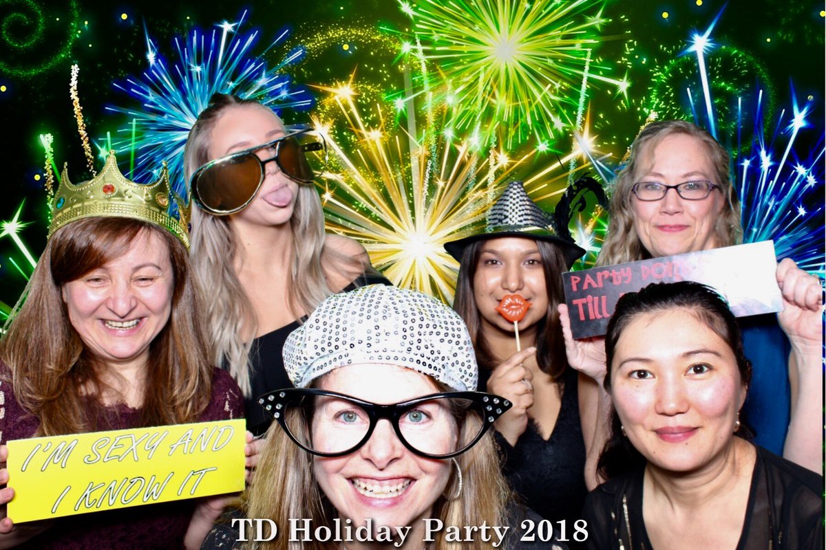 Ringing in the holidays with a great team #TDBellsCorners ⁦<a href="/JennAuld/">Jenn Auld</a>⁩ ⁦<a href="/CarrieLeith/">Carrie Leith</a>⁩