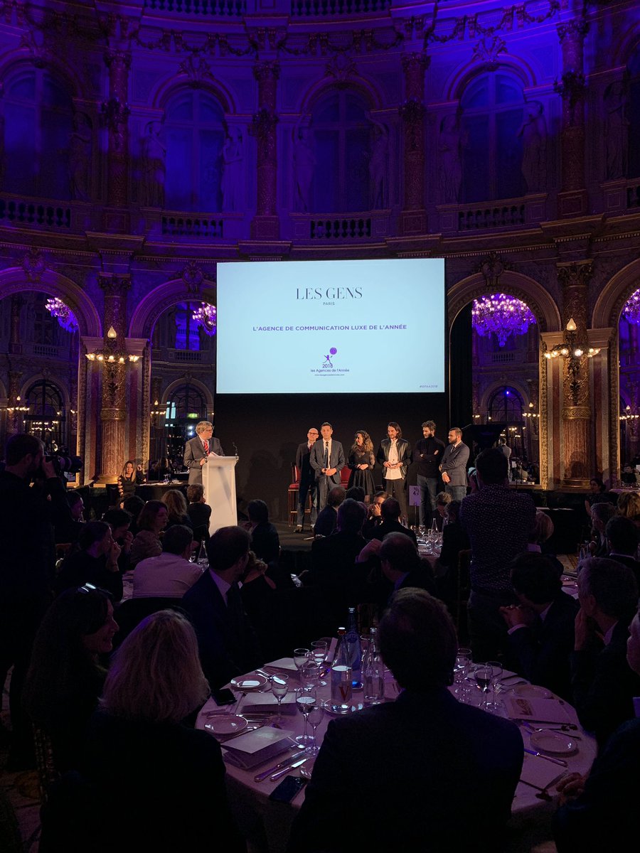 lesagencesdela1's tweet photo. Jacques Bouey, Guillaume de Saint-Andre, Simon Weber, Melissa Jacoupy et Thomas Desoutter, Directeurs de @LesGensAgency se voient remettre le prix de l’Agence de Communication #Luxe de l’année #GPAA2018 https://t.co/UgI702mgYI