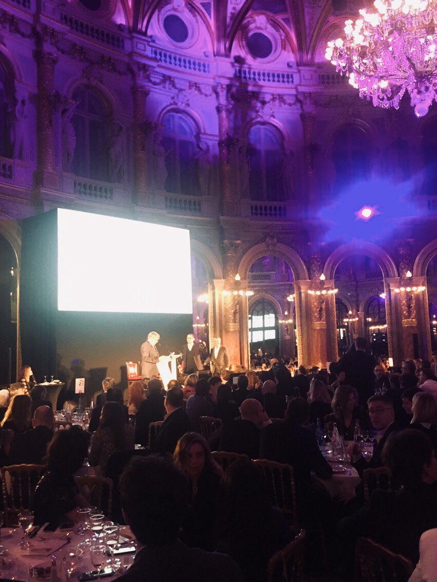 Agence_Insign's tweet photo. Chez Insign, le corpo, on l’avait surtout dans le coeur. Désormais, on peut mettre un prix dessus. Merci au #GPAA2018 @lesagencesdela1 et à nos chers clients sans qui le sacre d’agence de #communication corporate de l’année n’aurait pas été possible 🙏 https://t.co/zVJpHUGQ0M https://t.co/eows7c7Yux