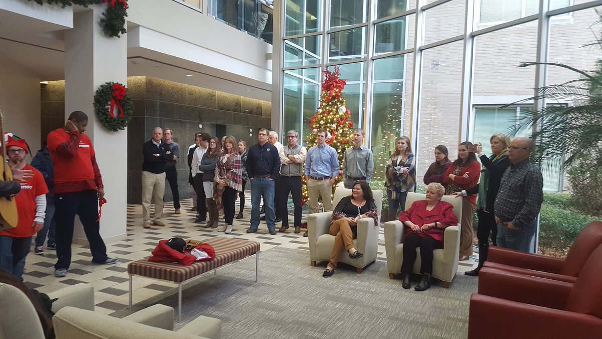 Colliers_AL's tweet photo. We'd like to say #thanks to the @TheEFBham for sharing some classic #ChristmasCarols with the #880Building today. The tenants enjoyed #JingleBells, #SilentNight and We Wish you a #MerryChristmas. #ExceptionalFoundation https://t.co/M8rhb0u60a