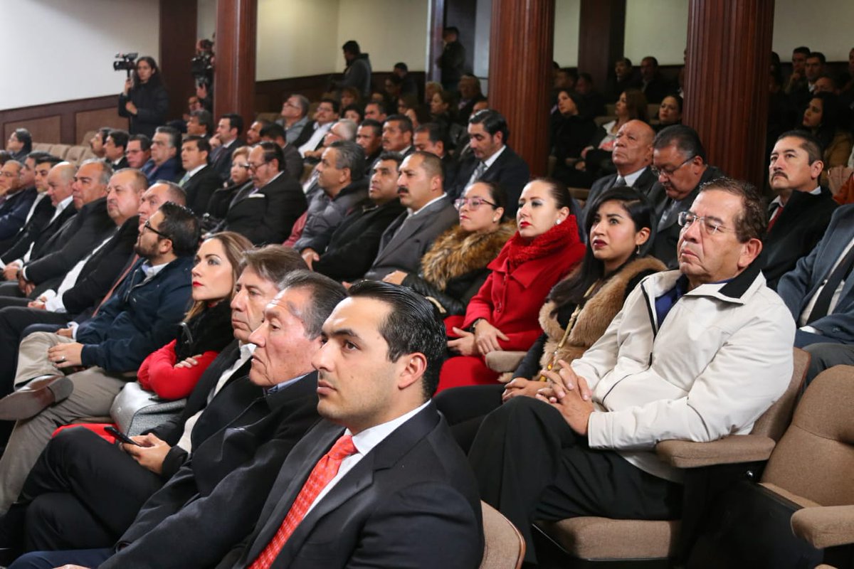 CoahCongreso's tweet photo. Esta mañana el Secretario de Inclusión y Desarrollo Social, José Inocencio Aguirre Willars arribó al Congreso del Estado para responder preguntas de las y los diputados con el objetivo de informar las acciones que se realizaron en este período. #TodasLasIdeasTodasLasVoces https://t.co/WtGy03hMdF