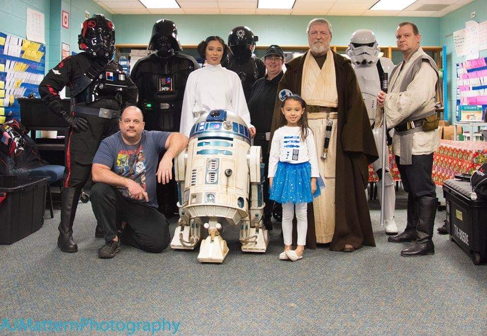 StarGarrison's tweet photo. South Texas Squad of Star Garrison was invited to join the Benfer Elementary for their STEAM Wars event.
#StarWars #501stLegion #StarGarrison #STXSquad #RebelLegion #HoustonAreaDroidBuilders #BenferElementary #STEAMWars https://t.co/3o7neK5M8U