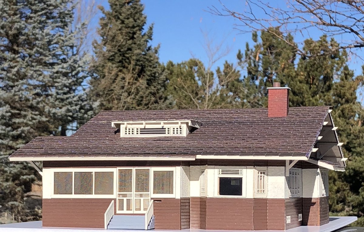 minitekton's tweet photo. My latest #oscale house project. A 1913 arts and crafts Bungalow in Park Ridge Illinois https://t.co/9pGEmYyI5u