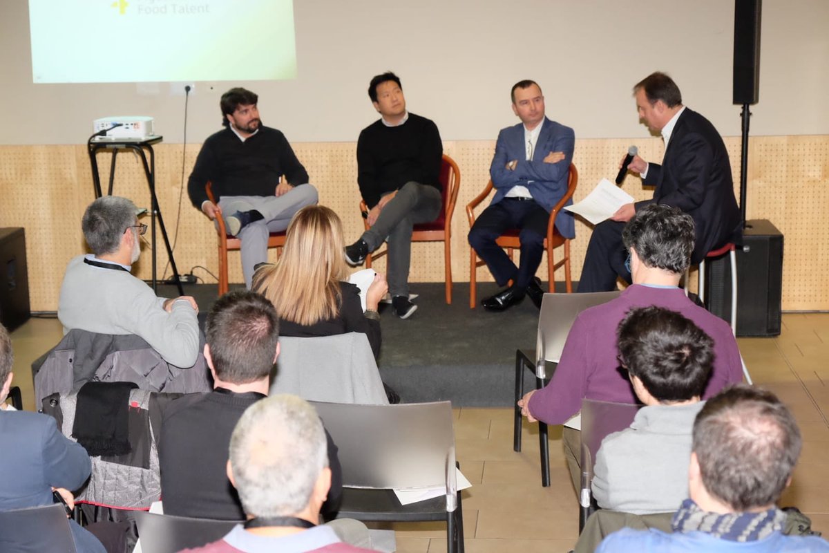 ajfigueres's tweet photo. Presentació del #Figueresfoodtalent a @EHAEmporda amb @ManuelMToro @PereCondom  @leesimon @sergiarjona #FoodTech https://t.co/O1Kg5mosDS
